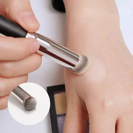 "Premium Makeupborste för Foundation & Concealer – Tät Contour- & Rougeborste för Perfekt Finish & Blending"