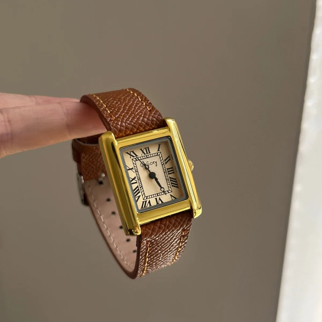 Retro Fyrkantig Damklocka med Smal Rem