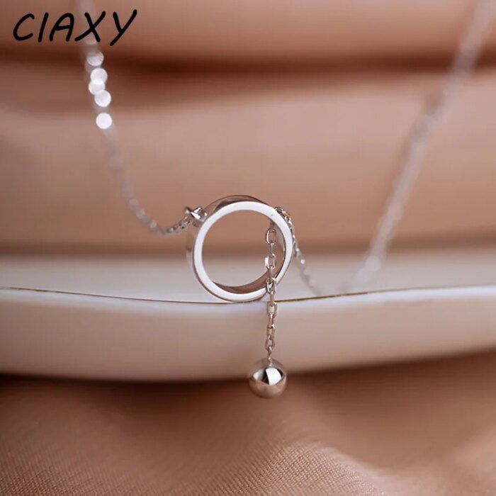 Geometriskt Silverfärgat Halsband med Cirkelhänge och Tofs - Bild 2