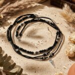 Läderhalsband med Metalltriangel och Svarta Onyxpärlor - Bild 4