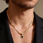 Herrhalsband med Geometrisk Natursten och Bladkedja
