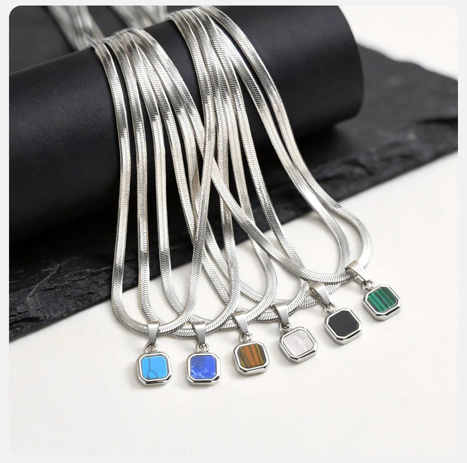 Herrhalsband med Geometrisk Natursten och Bladkedja