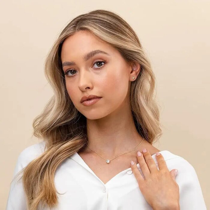 Solitärhalsband med Runt Moissanitehänge i Guldfyllt Silver - Bild 3