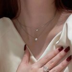 Solitärhalsband med Runt Moissanitehänge i Guldfyllt Silver - Bild 2