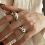Bred Böjd Silverring i Geometrisk Punkdesign