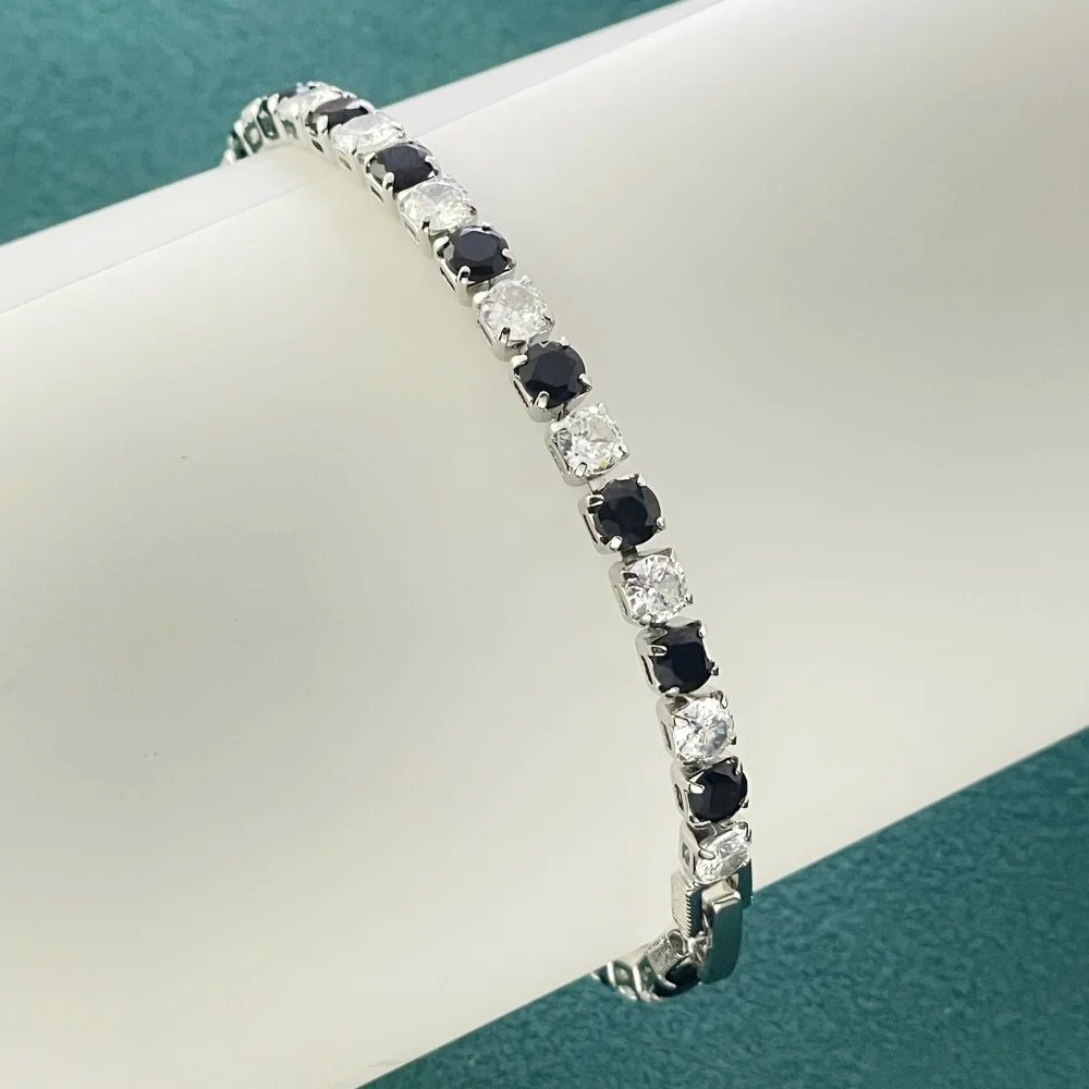 Snyggt Zirkon Tennisarmband i Äkta Silver