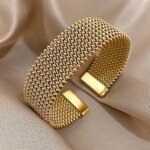 Elegant Våfflat Stelt Armband i Guld - Bild 3
