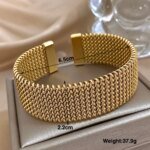 Elegant Våfflat Stelt Armband i Guld - Bild 6