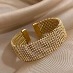 Elegant Våfflat Stelt Armband i Guld - Bild 2