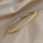 Lyxigt Vridet Manschettarmband i Guld med Zirkoner - Bild 2