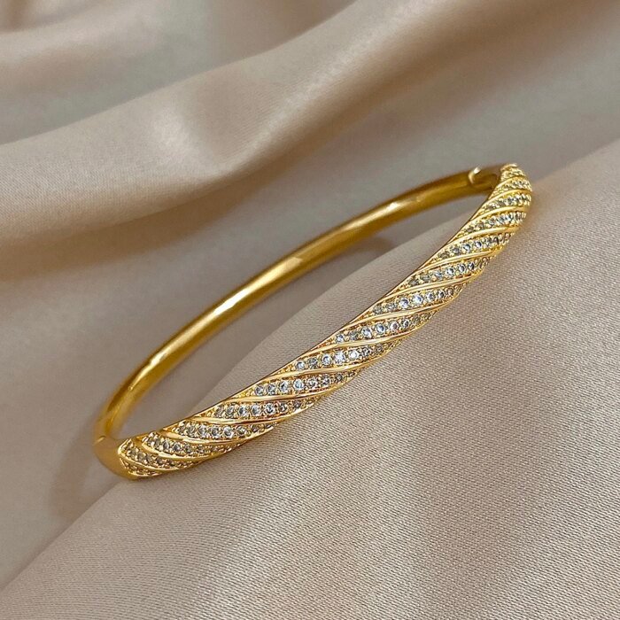 Lyxigt Vridet Manschettarmband i Guld med Zirkoner - Bild 2