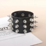 Punkarmband med nitar – Svart läderarmband i gotisk stil - Bild 5