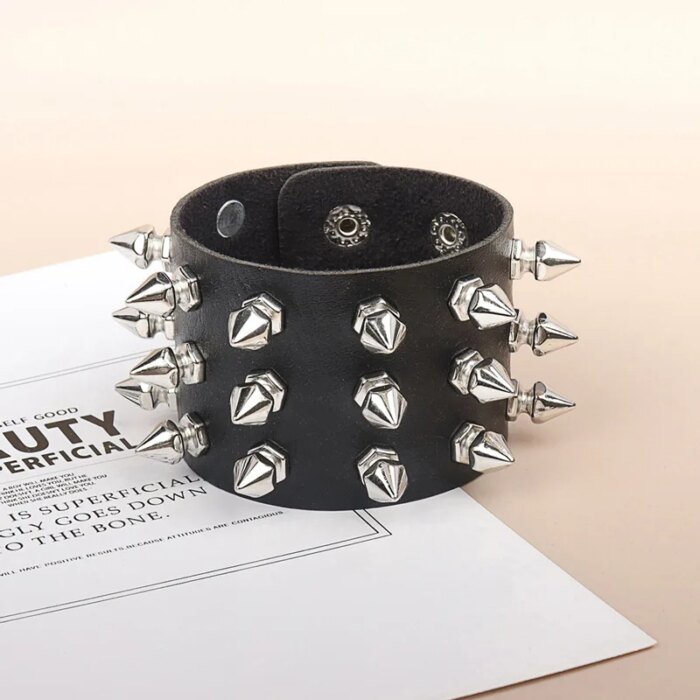 Punkarmband med nitar – Svart läderarmband i gotisk stil - Bild 5