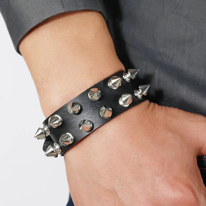 Punkarmband med nitar – Svart läderarmband i gotisk stil - Bild 3