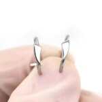 2-pack trendiga fake piercingar i rostfritt stål – Clip-on ringar för näsa och läpp - Bild 5