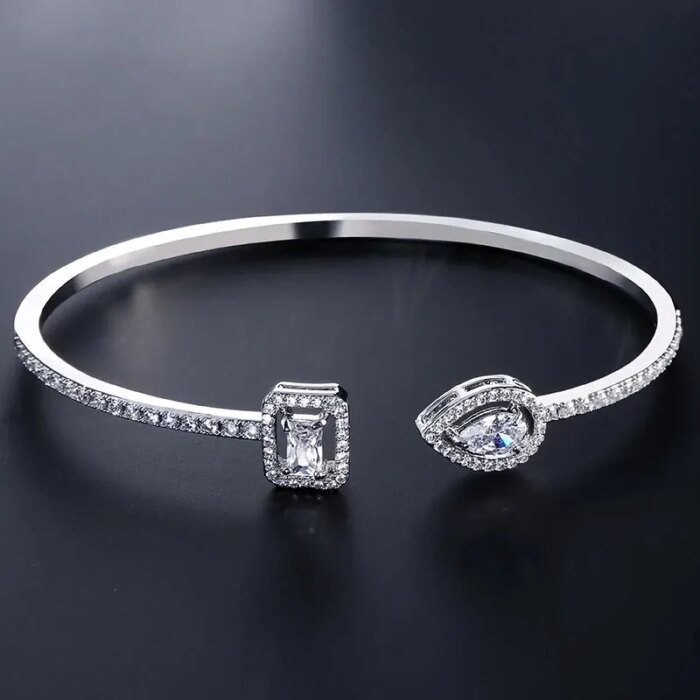 Lyxigt Geometriskt Guldtonat Armring för Kvinnor, Cubic Zirconia Armband i Modern Design för Fest och Vardag - Bild 2