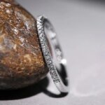 Elegant förlovningsring i 925 sterling silver med gnistrande kristaller – Tidlös design för speciella tillfällen