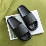 Mångsidiga tofflor för hem och strand – Halkfri design - Bild 3