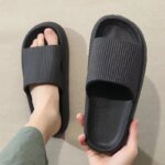 Mångsidiga tofflor för hem och strand – Halkfri design