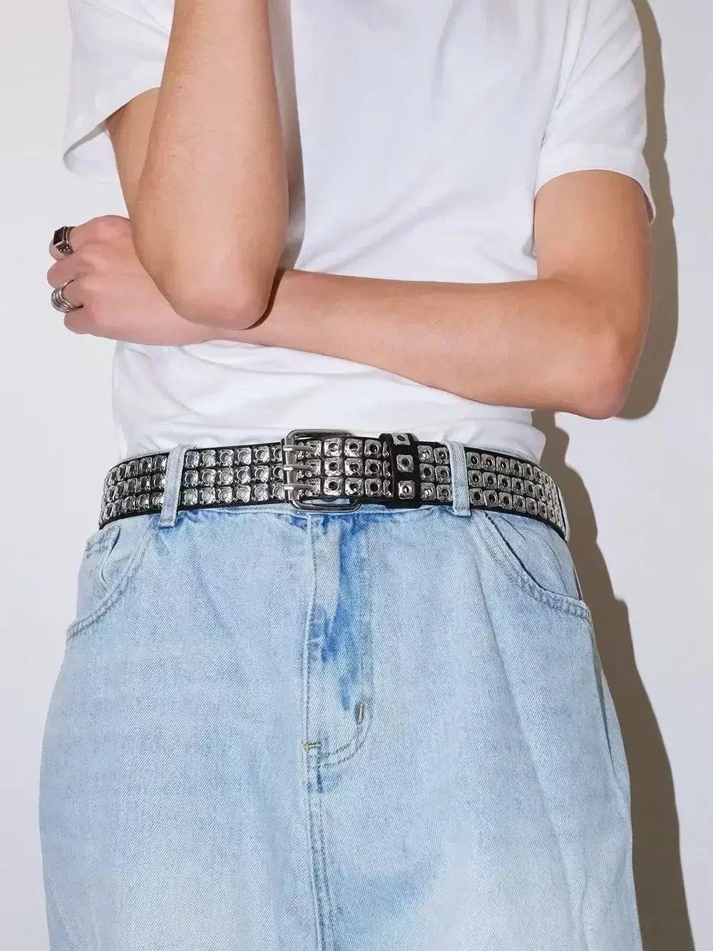 Nitat Punkbälte med Fyrkantiga Pärlor – Trendigt Streetwearbälte för Jeans