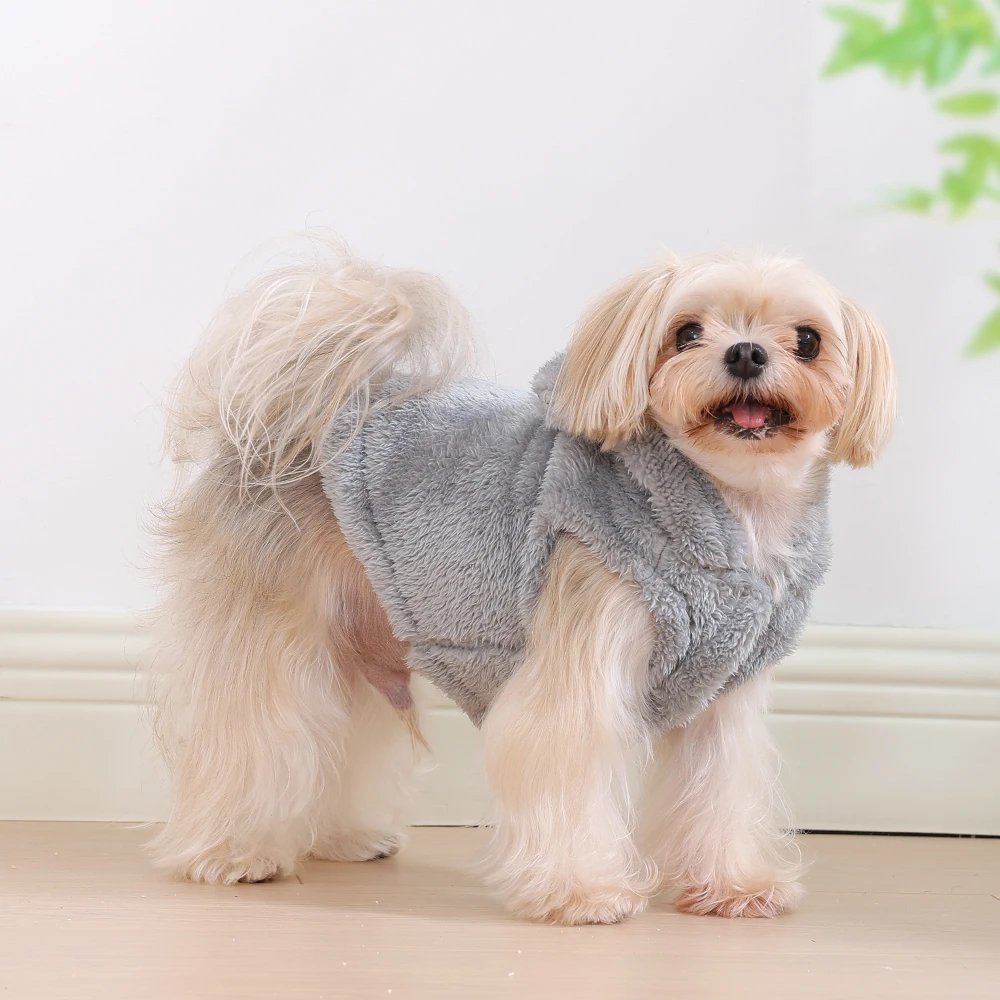 Varm hundtröja i mjuk fleece med söt huva