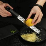Multifunktionellt rostfritt rivjärn med ergonomiskt handtag - Bild 2