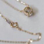 VENTFILLE – Enkelt halsband i 925 sterling silver med kristallhänge (14k guldpläterat) - Bild 3