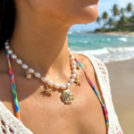 Bohemiskt pärlhalsband – Choker med guldskimrande snäcka & sjöstjärna - Bild 4