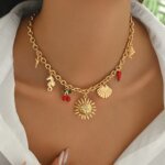 Chunky kedjehalsband i Y2K-stil – Hammrad sol med berlocker - Bild 2