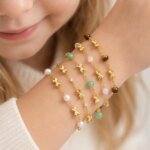 Sött Armband med Rosett och Naturstenar för Barn – Vattenfast Guldpläterat Stål