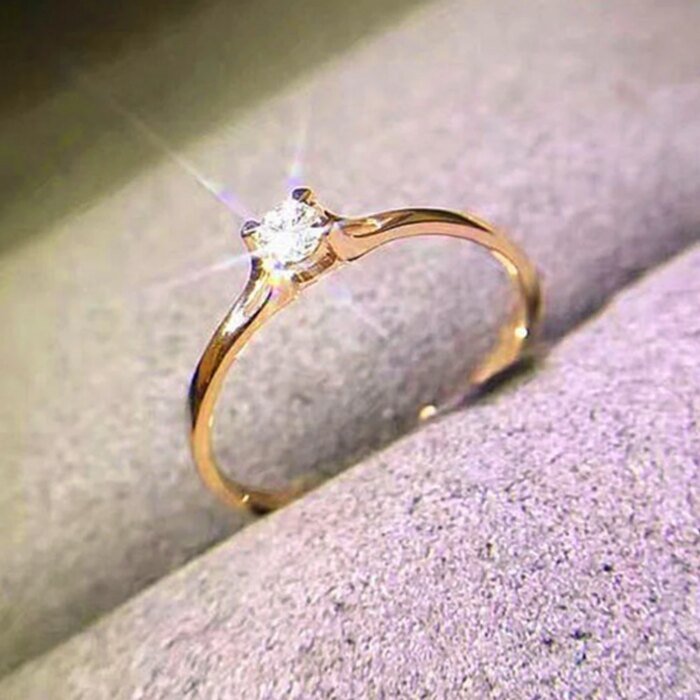 Huitan Minimalistisk Ring med 4 mm Cubic Zirconia – Elegant Förlovningsring & Smycke - Bild 4