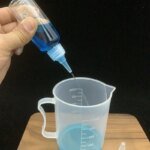 Genomskinlig klämflaska med droppip och skruvkork - Image 2