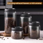 Vakuumburk i glaskanna för kaffebönor och skafferi