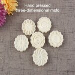 Handpressad Månkakform Med 6 Blomstämplar För Bakning - Bild 2