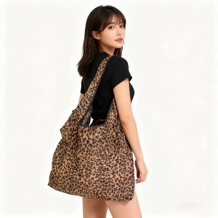 Vikbar Leopardmönstrad Shoppingväska i Lätt Polyester - Image 2