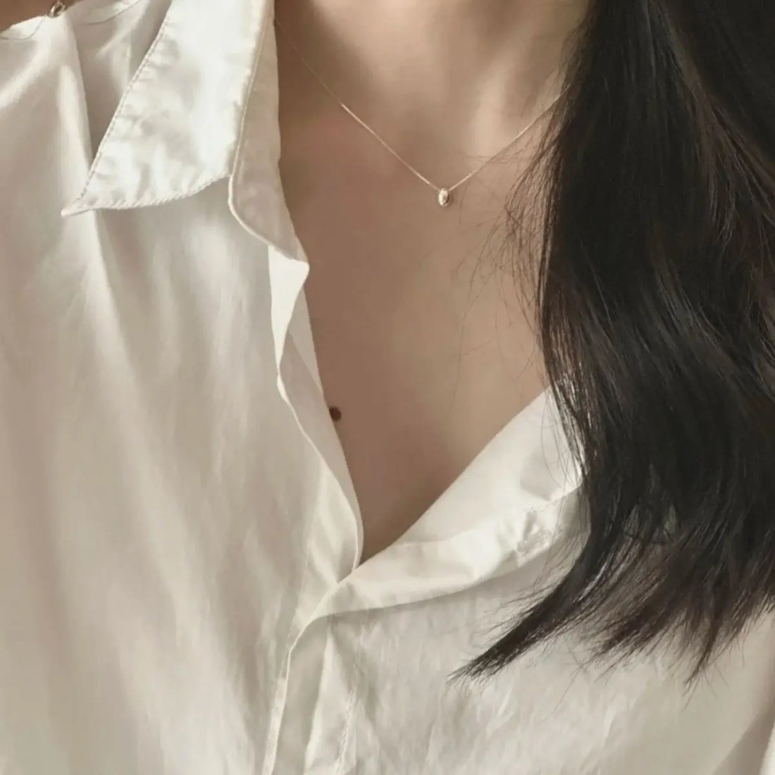 Lyxigt kulhalsband i 925 silver med geometriskt hänge