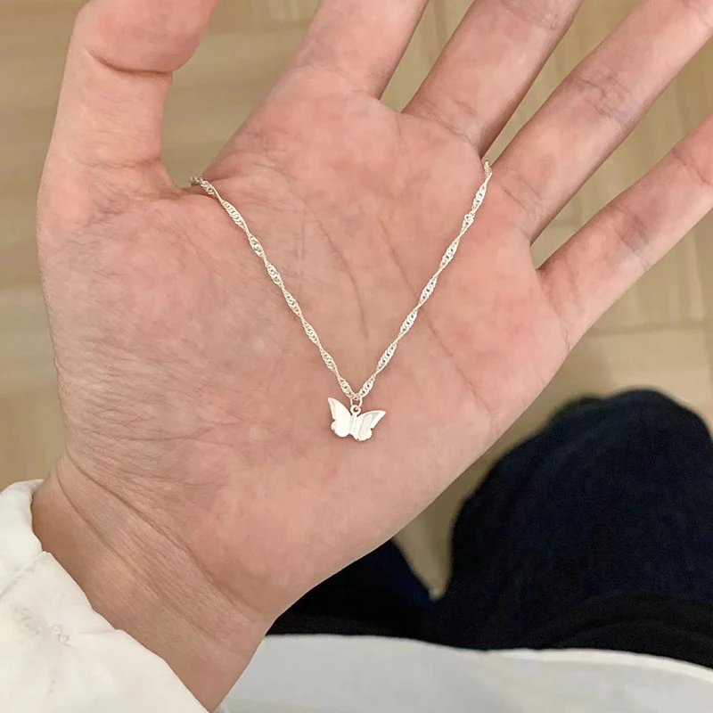 Vackert fjärilshalsband i 925 silver för dam