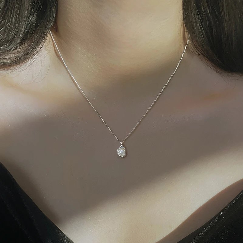 Vackert silverhalsband i 925 sterling med hänge
