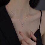 Gnistrande geometriskt silverhalsband i 925 sterling - Bild 3