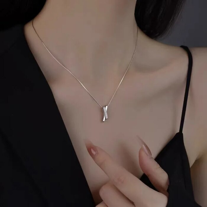 Gnistrande geometriskt silverhalsband i 925 sterling - Bild 3
