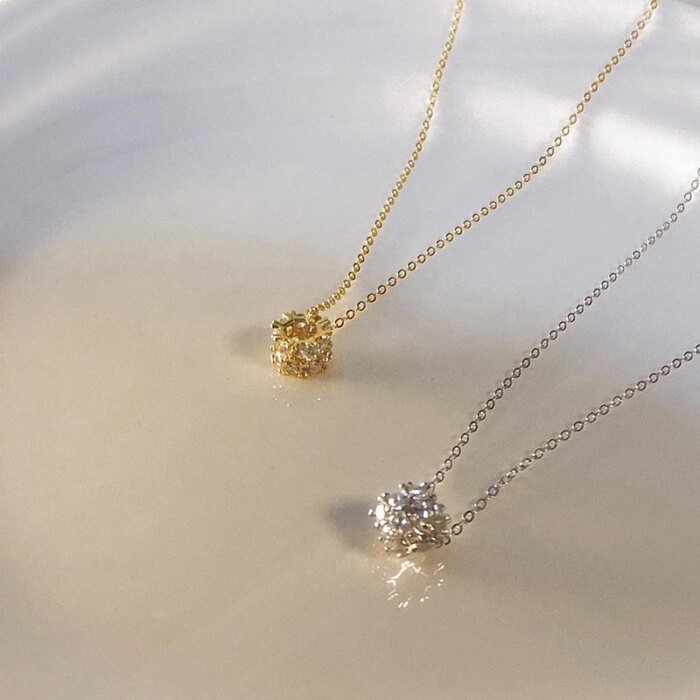 Klassiskt geometriskt silverhalsband för dam - Image 2