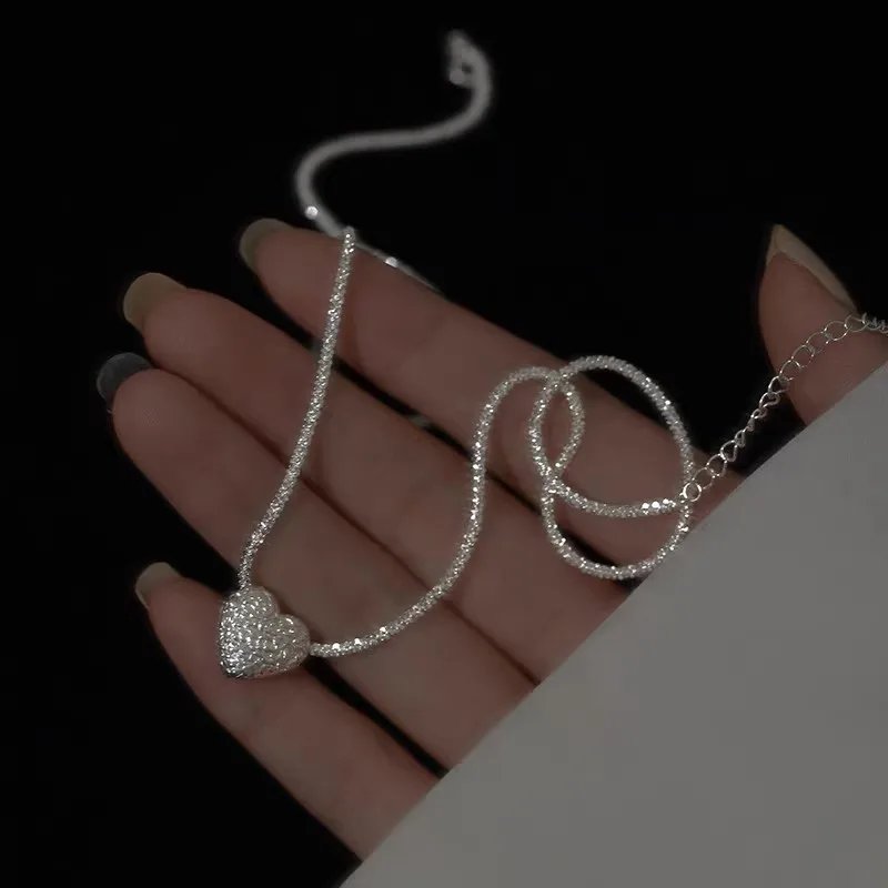 Hjärthalsband i 925 sterling silver med enkla linjer