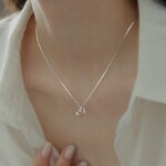 Gnistrande zirkonhalsband med hjärta i 925 silver
