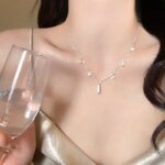 Geometriskt silverhalsband med stilren charm i 925 silver