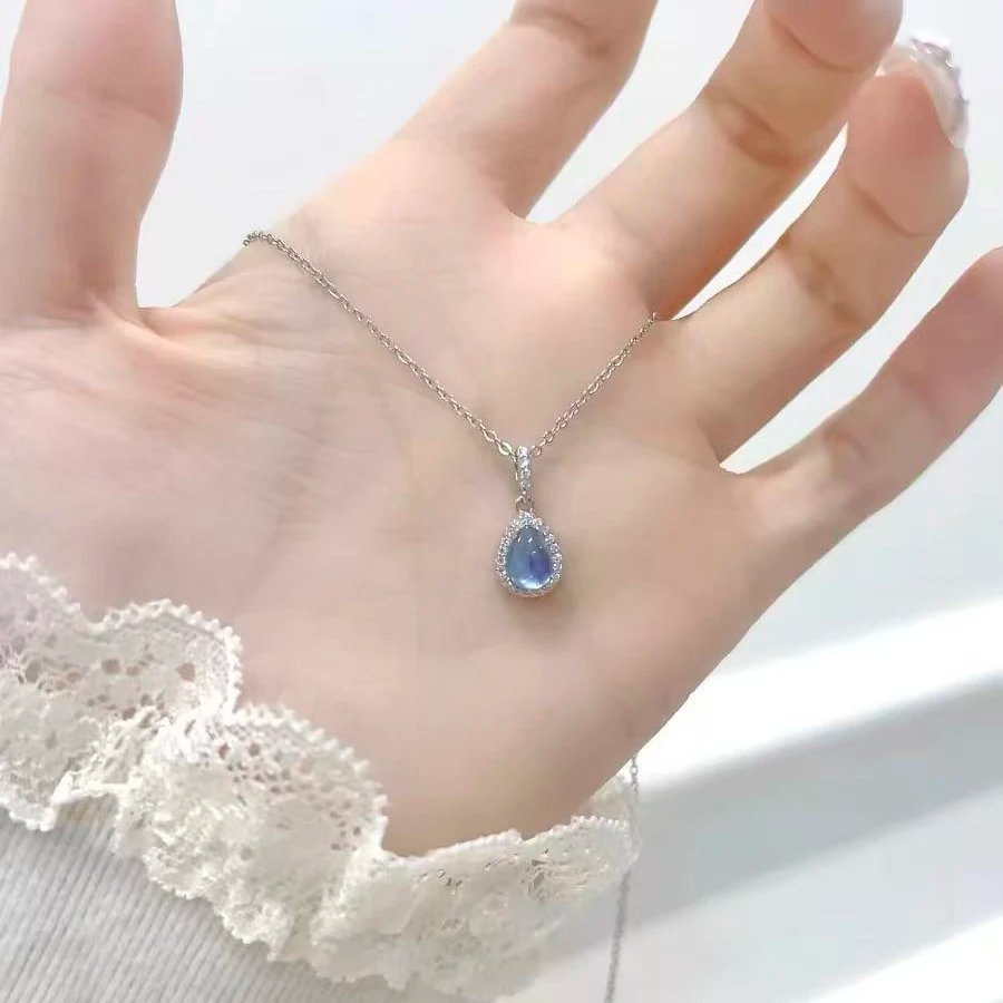 Stilrent droppformat silverhalsband i 925 sterling silver