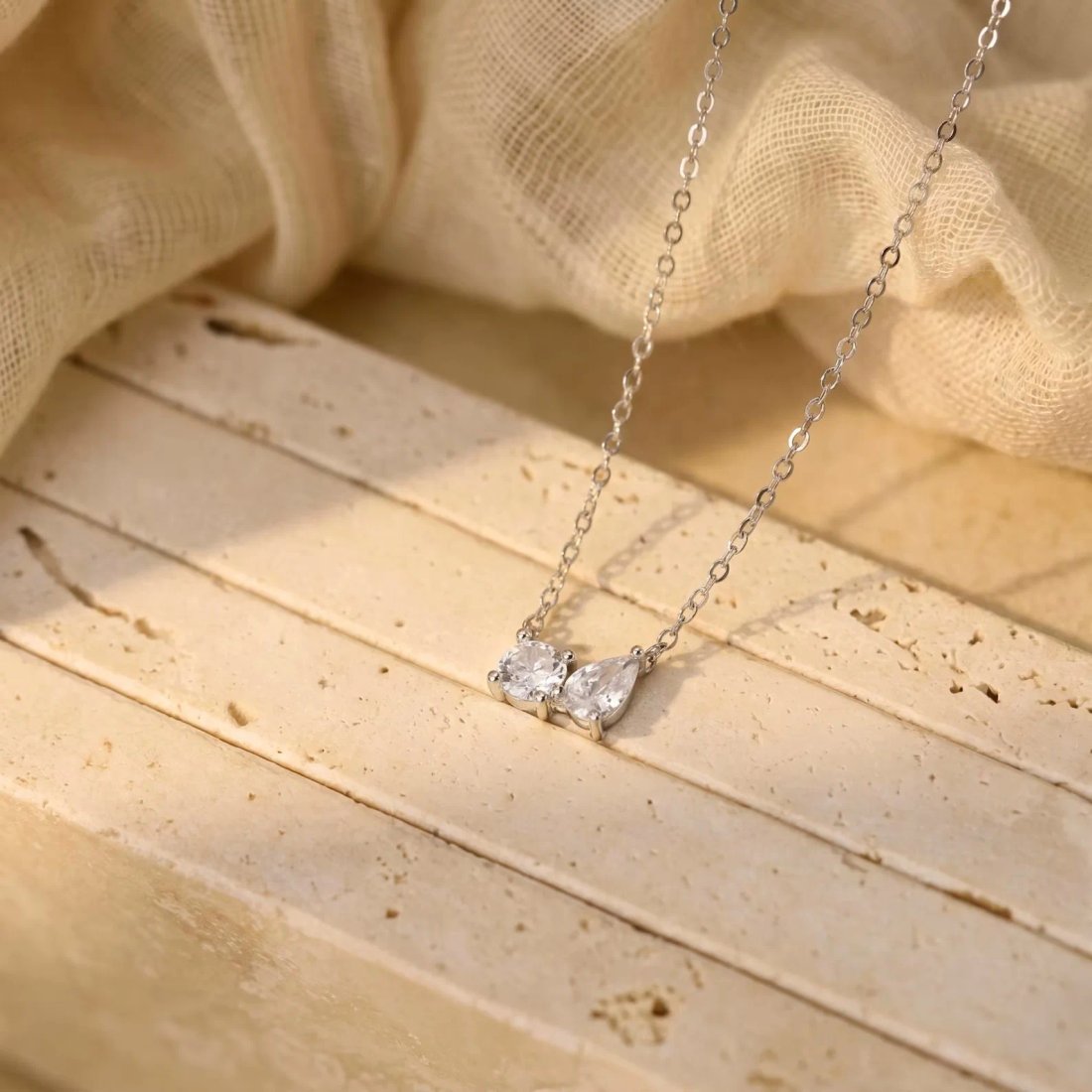 Minimalistiskt geometriskt silverhalsband i 925 sterling silver