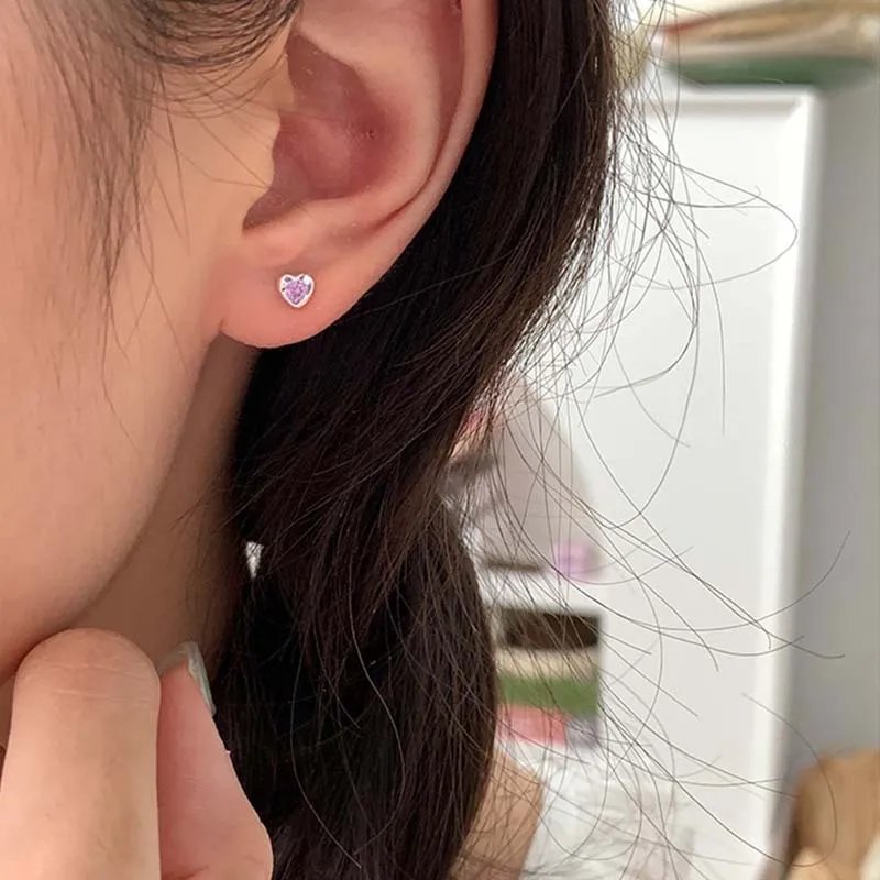 Örhängen i 925 sterling silver med kärleksmotiv