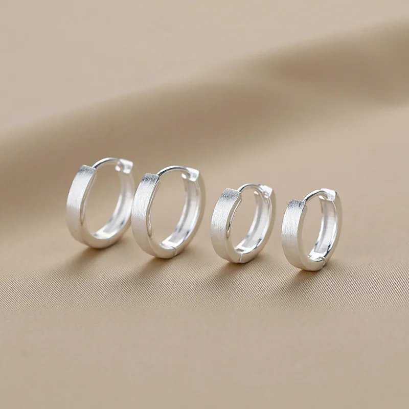 Coola runda örhängen i 925 sterling silver