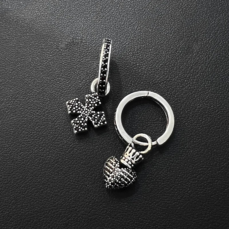 Svarta Zirkonia 925 Sterling Silver Örhängen med Unik Design