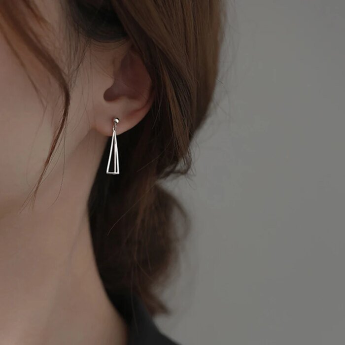 Trekantiga örhängen i 925 sterlingsilver med charm - Image 3